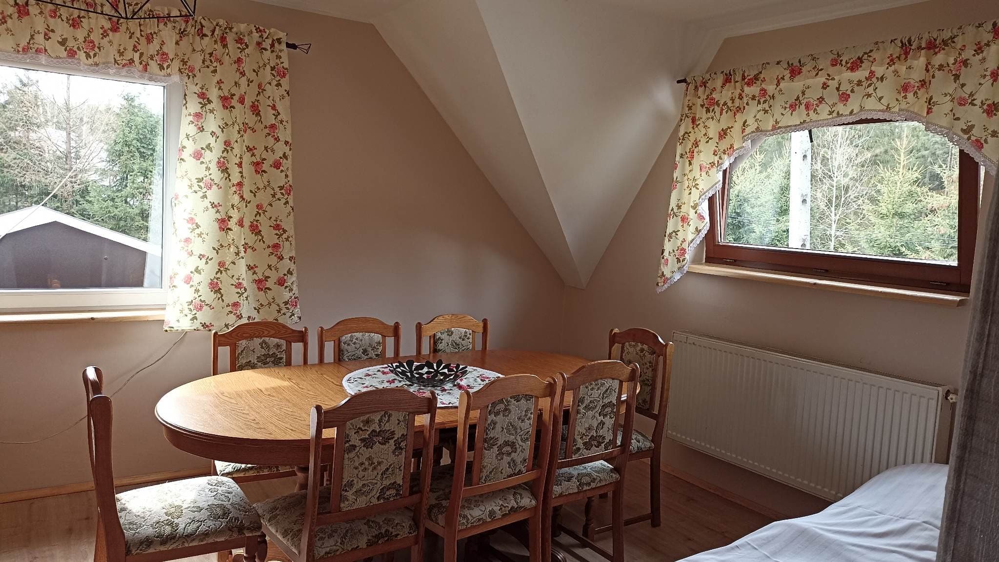 Część korytarza prowadząca do pokoi gościnnych